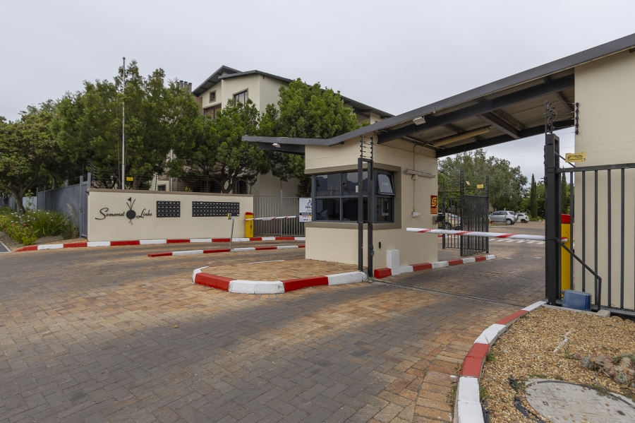2 Bedroom Property for Sale in The Links Western Cape